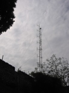 Six-element vertically polarised FM antenna