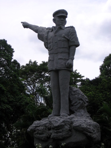 Statue of military commander pointing